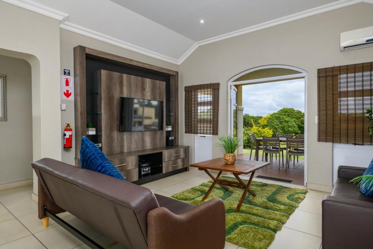 Villa Caylee Caribbean Estates - Ultra-Luxurious - Rimas Interiors Designs - Private Beachfront Escape - Premium Serviced For 8 Guests Port Edward Luaran gambar