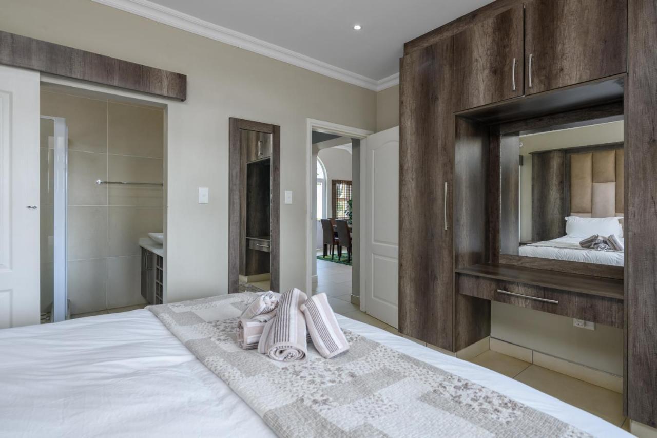 Villa Caylee Caribbean Estates - Ultra-Luxurious - Rimas Interiors Designs - Private Beachfront Escape - Premium Serviced For 8 Guests Port Edward Luaran gambar