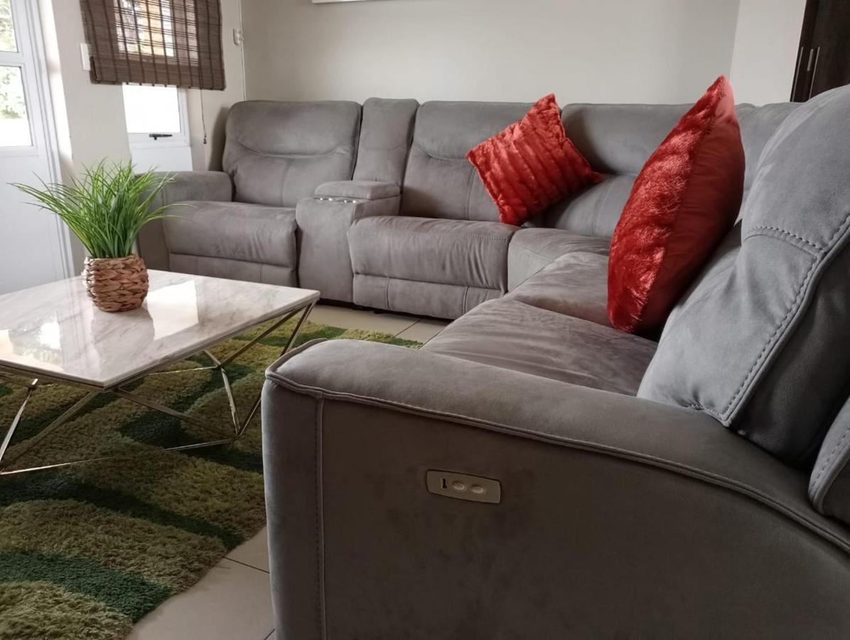 Villa Caylee Caribbean Estates - Ultra-Luxurious - Rimas Interiors Designs - Private Beachfront Escape - Premium Serviced For 8 Guests Port Edward Luaran gambar